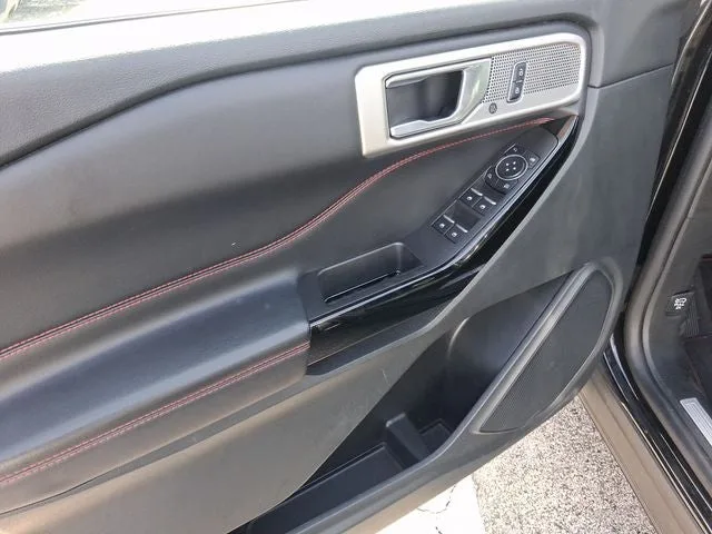2023 Ford Explorer ST-Line photo 13