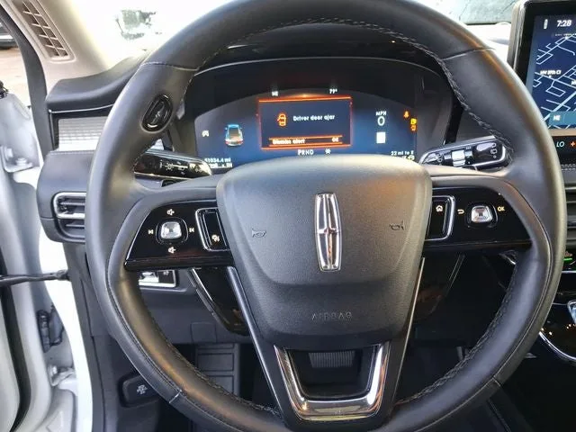 2023 Lincoln Corsair Standard photo 15