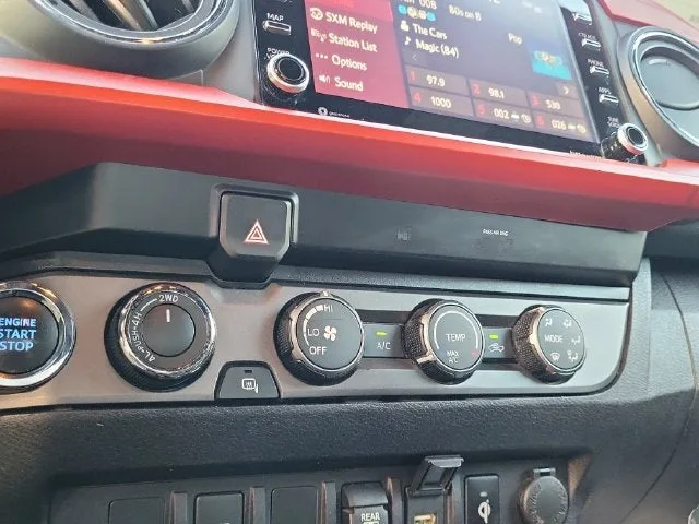 2020 Toyota Tacoma TRD Off-Road V6 photo 28