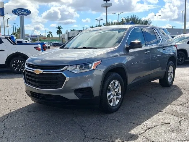 2021 Chevrolet Traverse LS photo 2