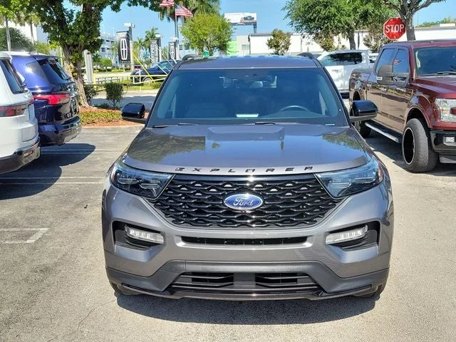 2023 Ford Explorer ST-Line photo 2