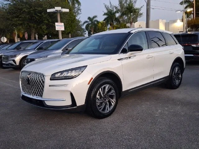 2024 Lincoln Corsair Premiere photo 2