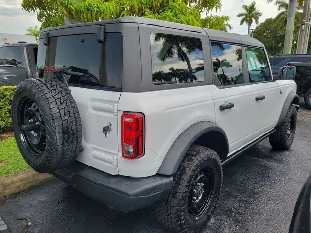 2023 Ford Bronco Black Diamond photo 3