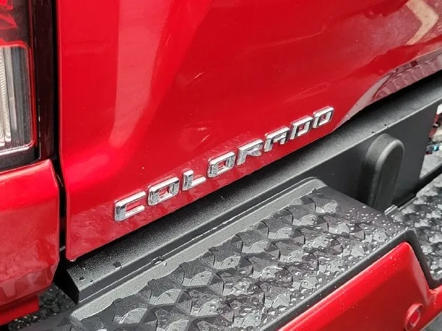 2025 Chevrolet Colorado LT photo 6