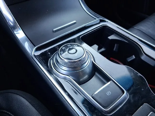 2020 Ford Edge Titanium photo 20