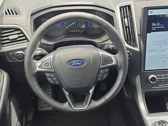 2022 Ford Edge SEL photo 14