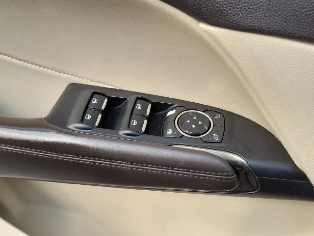 2015 Lincoln MKC Base photo 16