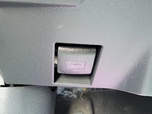 2022 Toyota Corolla Cross LE photo 13