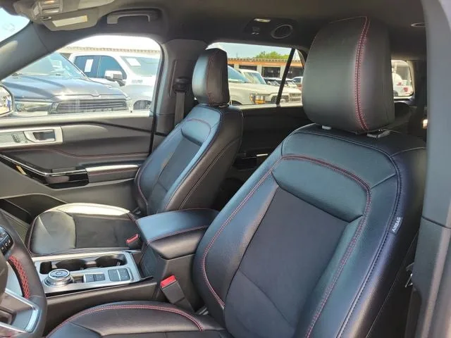 2023 Ford Explorer ST-Line photo 9