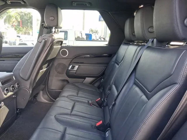 2020 Land Rover Discovery SE photo 6