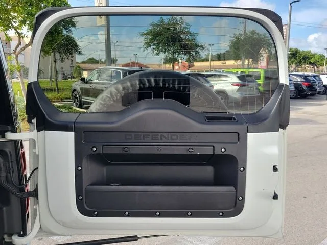 2024 Land Rover Defender 130 S photo 9