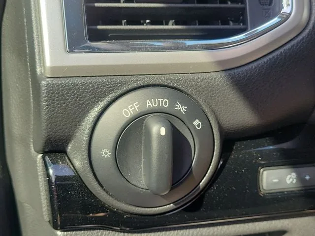 2024 Nissan Titan SV photo 14