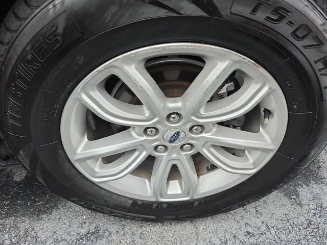 2021 Ford Explorer Base photo 5