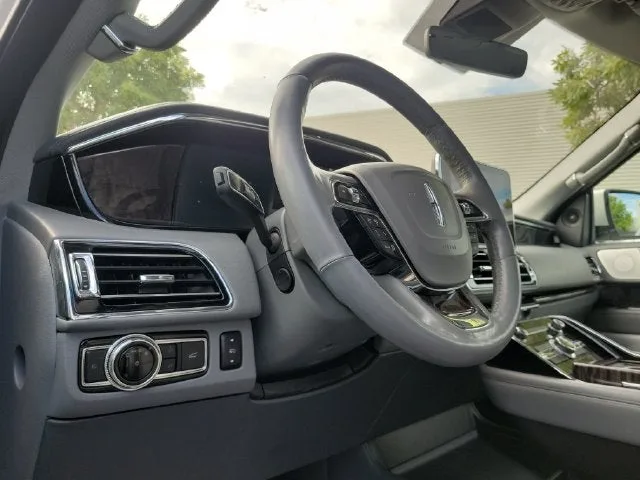 2020 Lincoln Navigator L Reserve photo 8