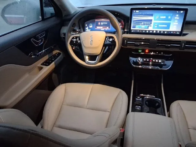 2024 Lincoln Corsair Premiere photo 8