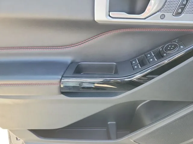 2023 Ford Explorer ST-Line photo 15