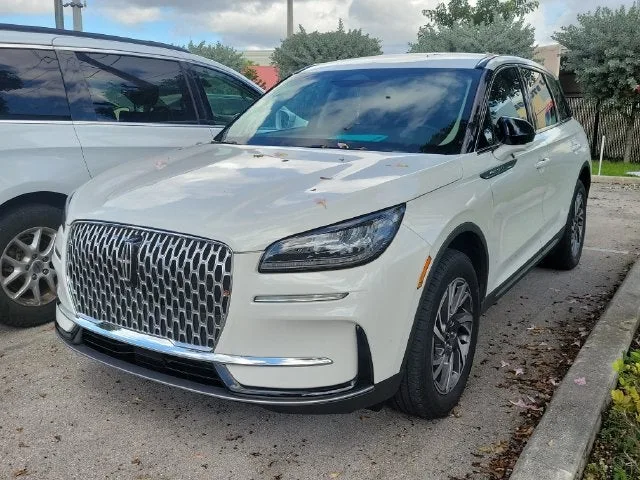 2024 Lincoln Corsair Premiere photo 3
