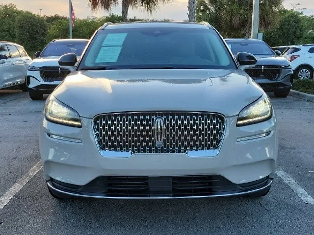 2022 Lincoln Corsair Standard photo 2