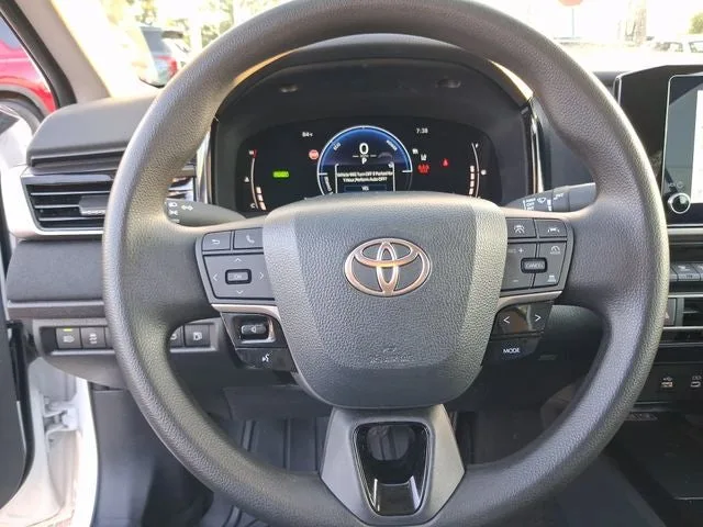 2025 Toyota Camry SE photo 15