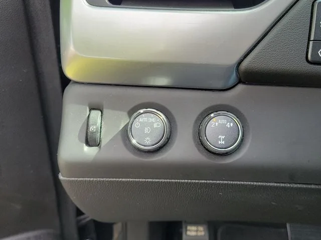 2019 Chevrolet Tahoe LT photo 16