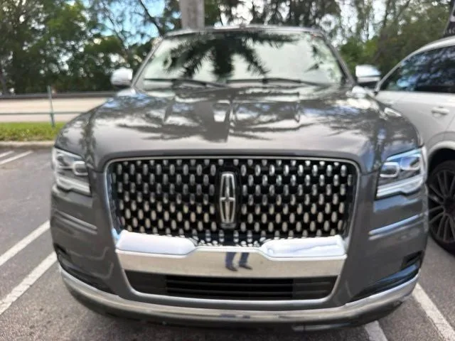 2022 Lincoln Navigator L Black Label photo 2