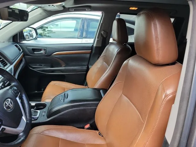 2017 Toyota Highlander Limited Platinum photo 9
