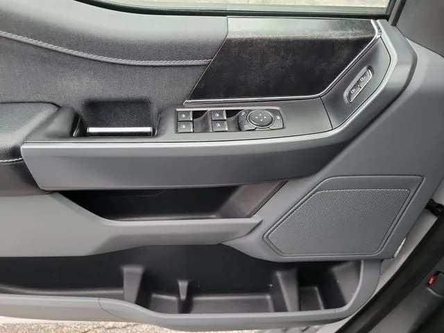 2023 Ford F-150 Lightning XLT photo 16