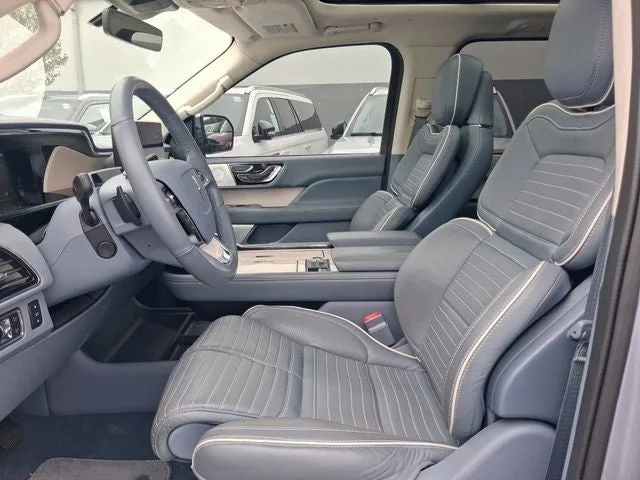 2022 Lincoln Navigator L Black Label photo 11