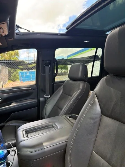2021 Chevrolet Suburban LT photo 2