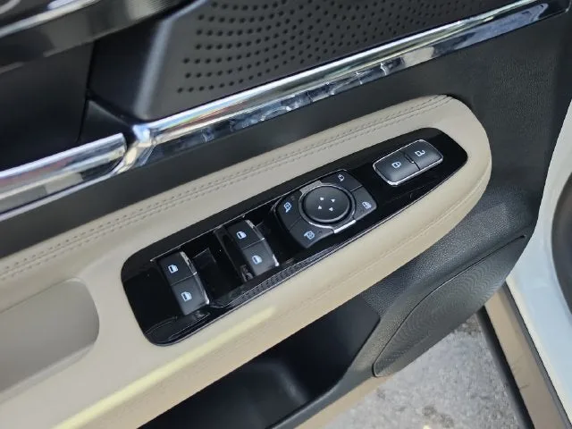 2025 Lincoln Corsair Premiere photo 20