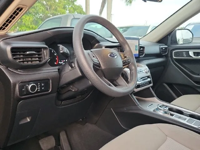 2023 Ford Explorer Base photo 6