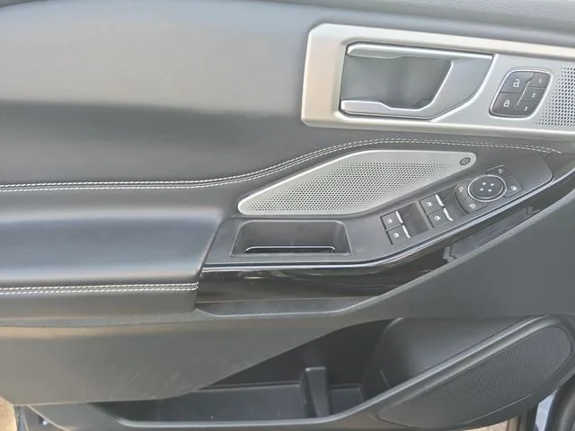 2023 Ford Explorer ST photo 14