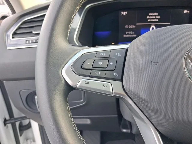 2022 Volkswagen Tiguan 2.0T SE photo 18
