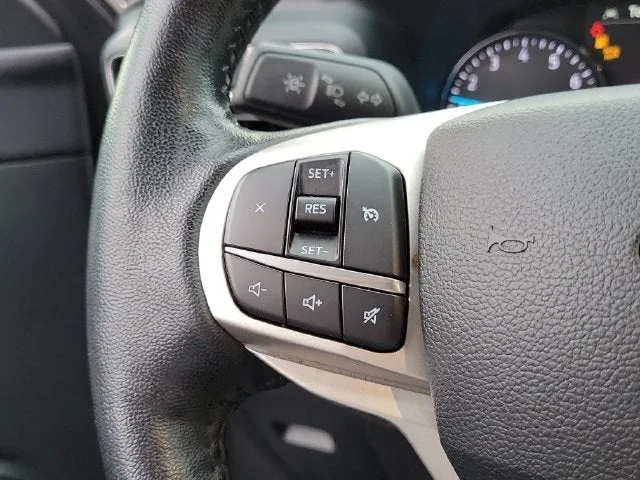 2022 Ford Explorer XLT photo 16