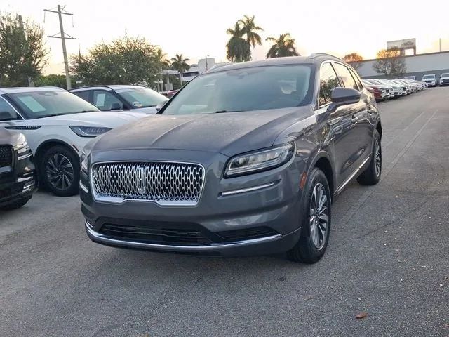 2022 Lincoln Nautilus Standard photo 2