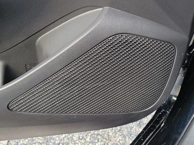2022 Toyota Corolla Hatchback SE Nightshade Edition photo 19