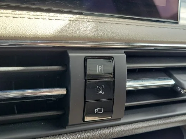 2022 Lincoln Corsair Standard photo 22