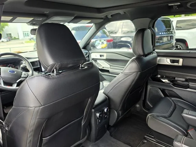 2023 Ford Explorer ST photo 11