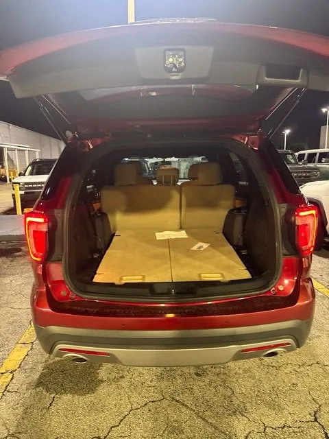 2017 Ford Explorer XLT photo 12