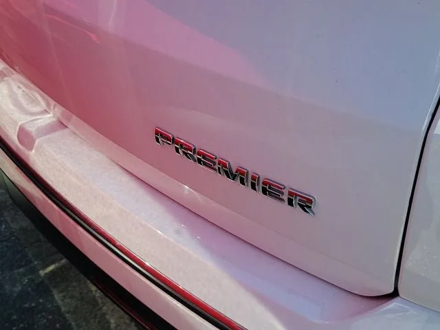 2023 Chevrolet Traverse Premier photo 3
