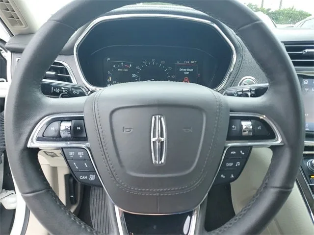 2020 Lincoln Continental Standard photo 10