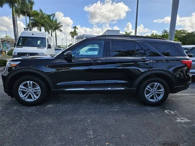 2023 Ford Explorer XLT photo 3