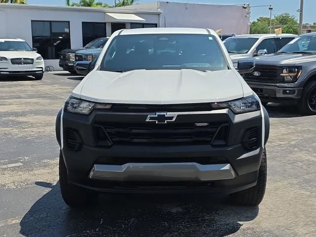 2024 Chevrolet Colorado Trail Boss photo 2