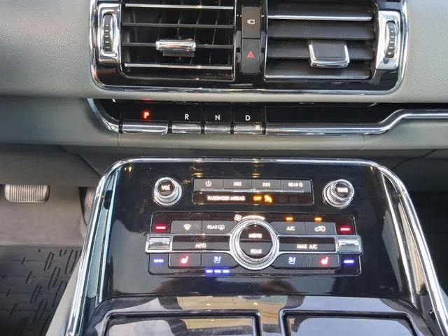 2020 Lincoln Navigator L Reserve photo 21