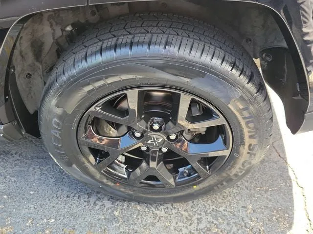 2021 Toyota RAV4 LE photo 8