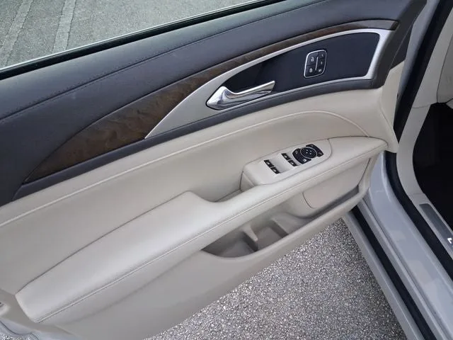 2019 Lincoln MKZ Reserve photo 12