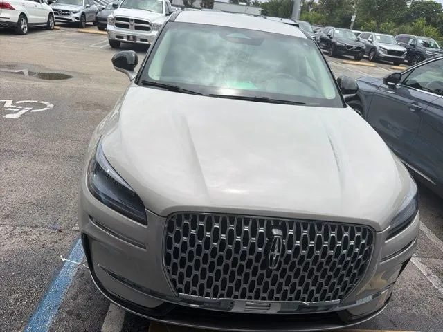 2023 Lincoln Corsair Standard photo 2