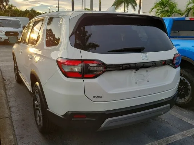 2024 Honda Pilot EX-L 7 Passenger photo 4