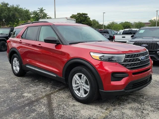 2023 Ford Explorer XLT photo 2