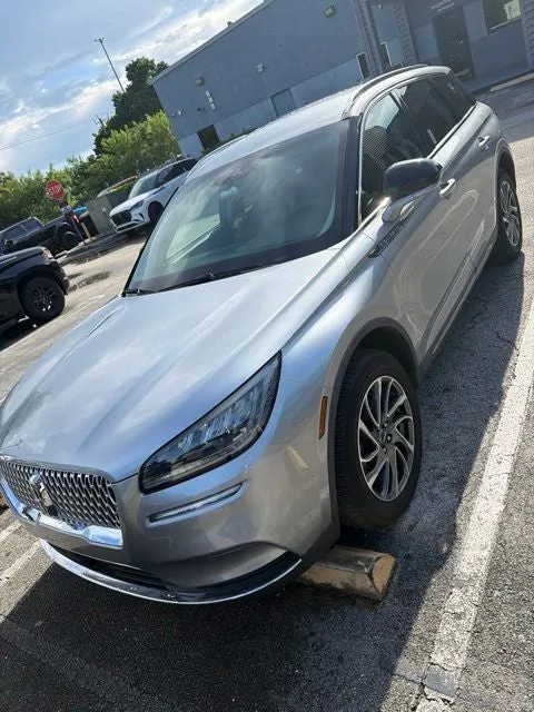 2021 Lincoln Corsair Standard photo 2
